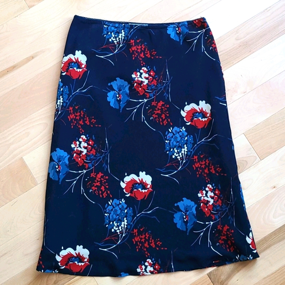 Smart Set navy flower skirt size small